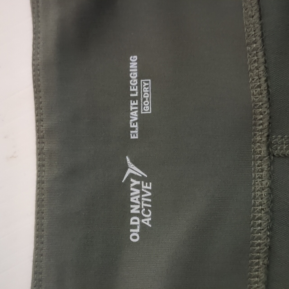 Old Navy Elevate Go Dry leggings, Size M